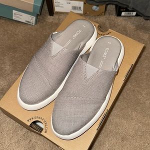 Tom’s slip on sneakers